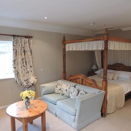 Mannings Heath Hotel Horsham Dış mekan fotoğraf