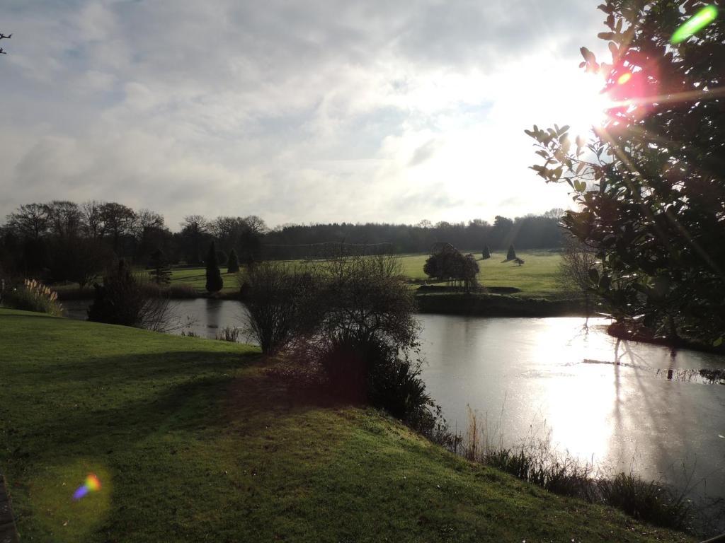 Mannings Heath Hotel Horsham Dış mekan fotoğraf