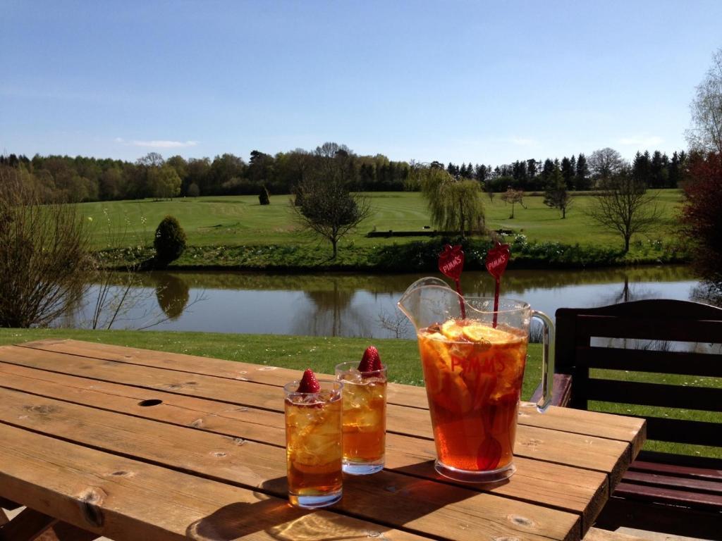 Mannings Heath Hotel Horsham Dış mekan fotoğraf
